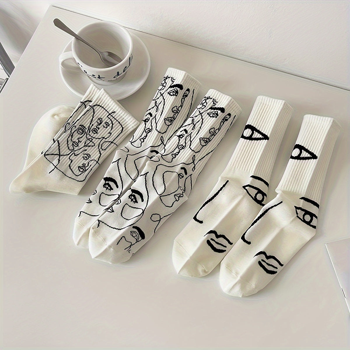 3\u002F 6 Pairs Abstract Line Paintings Mid Tube Socks Street Trend Sports Sweat Absorbing Breathable Couple Casual Socks