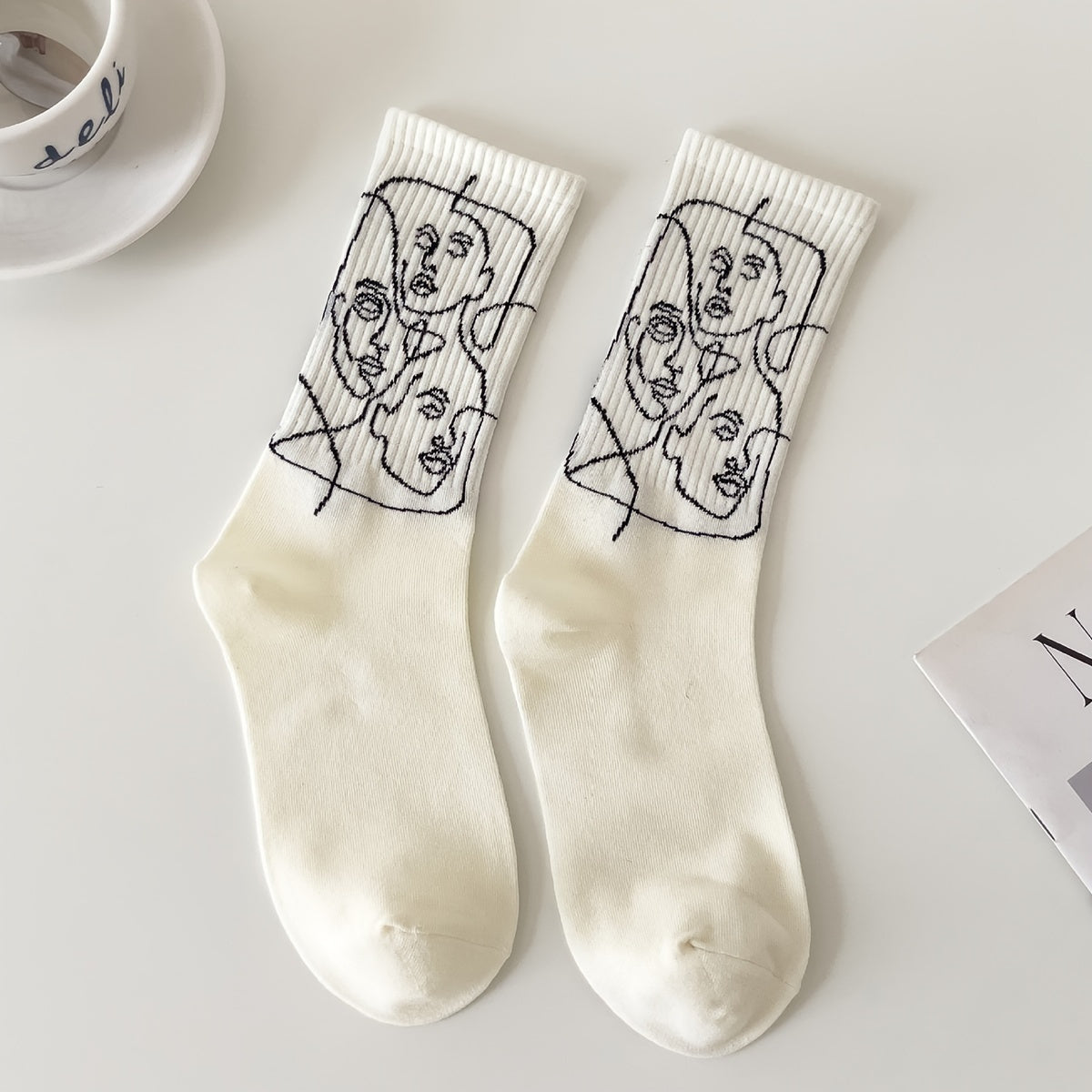 3\u002F 6 Pairs Abstract Line Paintings Mid Tube Socks Street Trend Sports Sweat Absorbing Breathable Couple Casual Socks